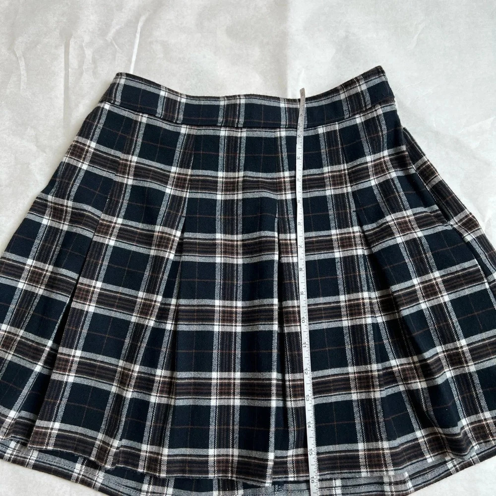 Hollister Ultra High-Rise Black Brown White Plaid Pleated Mini Skirt Size Small - Picture 4 of 8